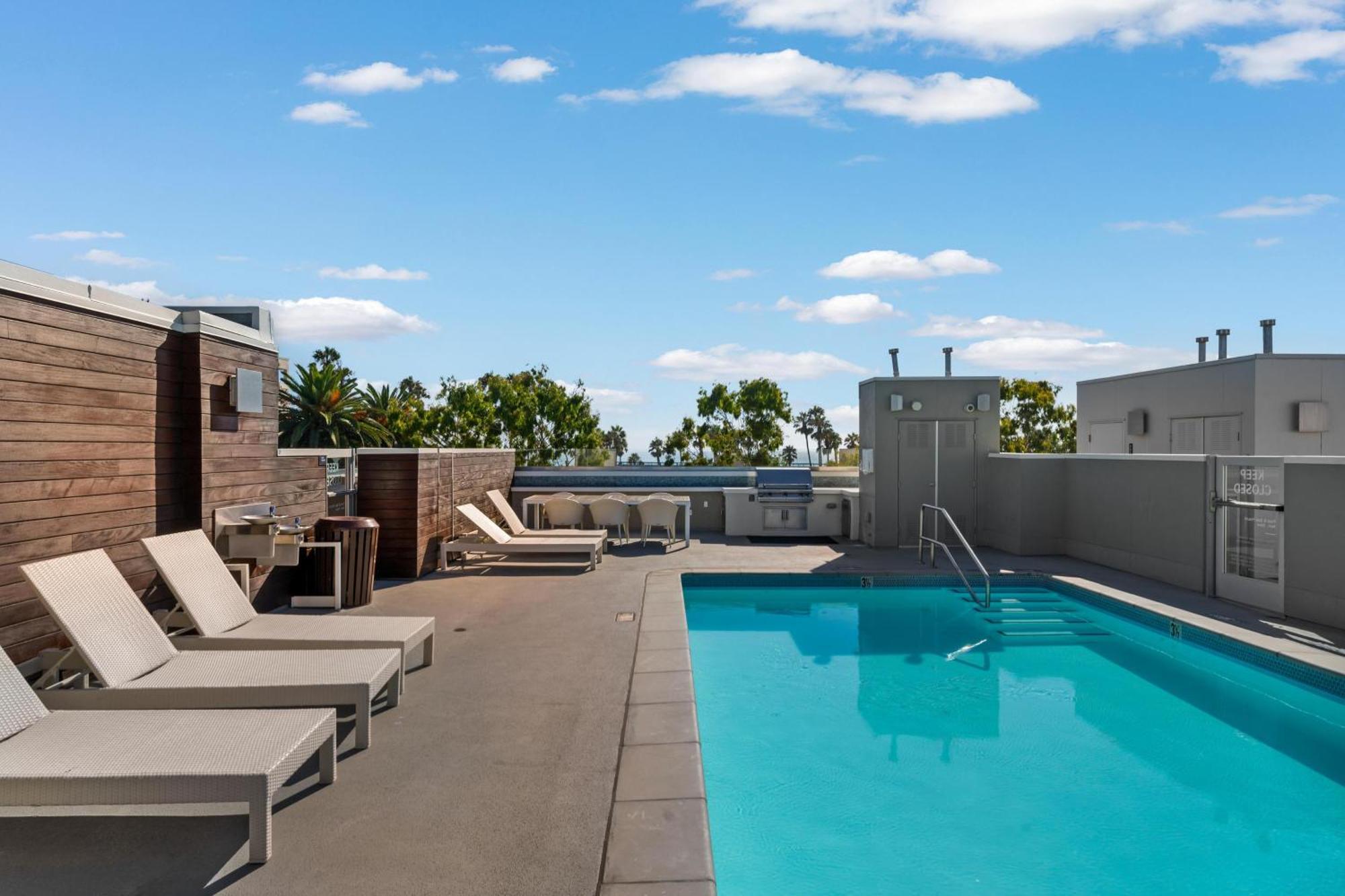 Ocean Views - Rooftop Pool 2br Santa Monica